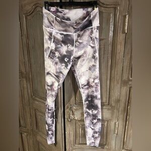 Athleta Run Free Winter Garden 7/8 tight